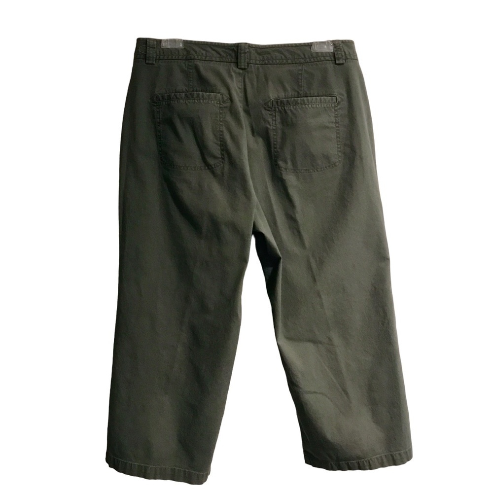 Dockers for Women Favorite Fit Cropped Cargo Pants Green - Picture 10 of 11